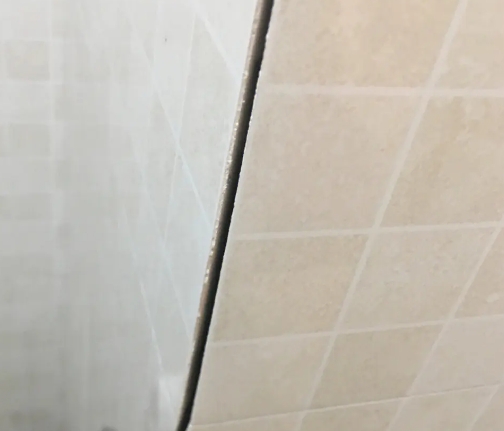 重庆瓷砖空鼓维修公司分享阳台瓷砖脱落的修复过程可以分为以下几个步骤